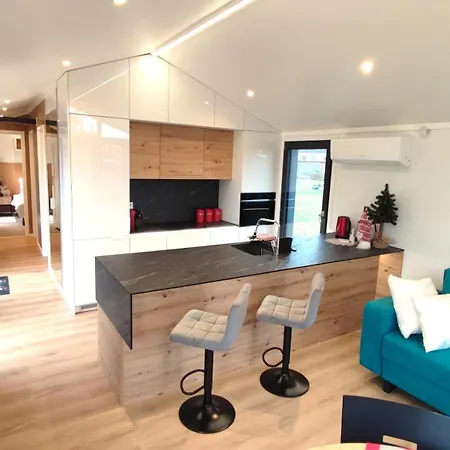 Silver Moon Na Skraju Rzeki * Uraz (Trzebnica)